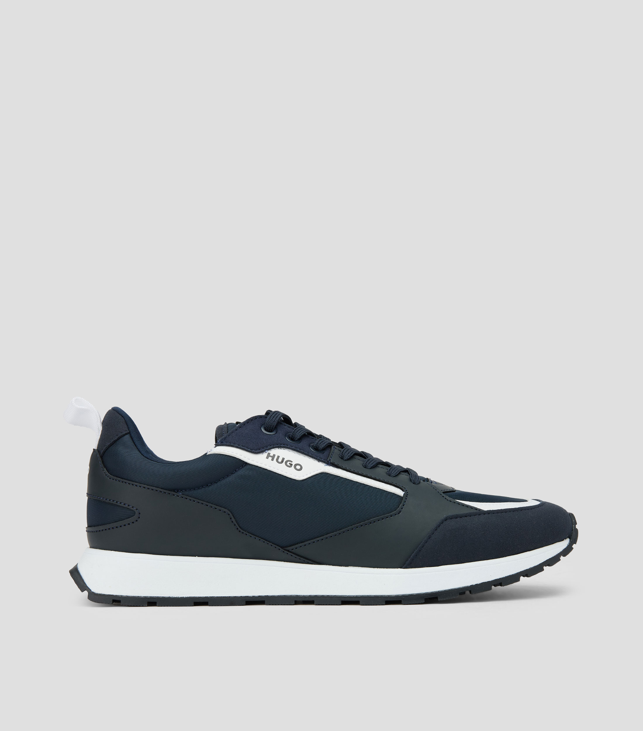 Tenis de mezcla de materiales con detalles de la marca Hombre